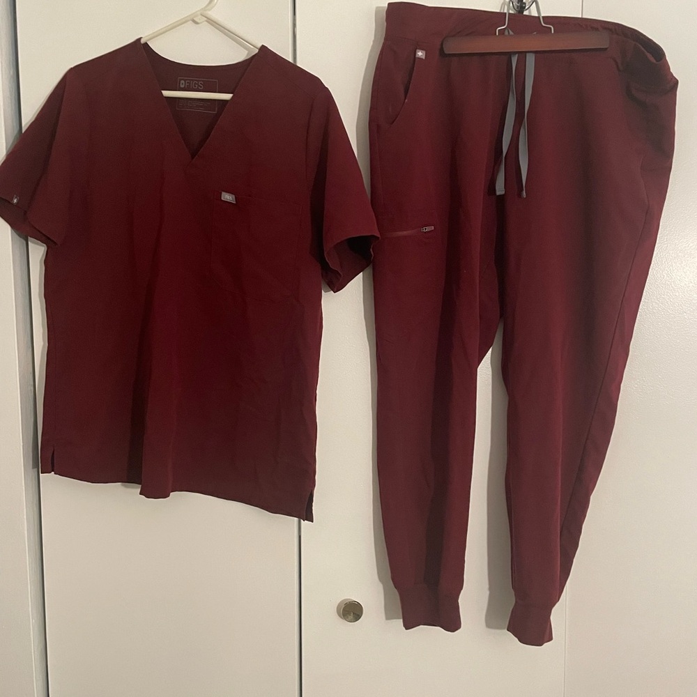 Figs Burgundy Scrub set